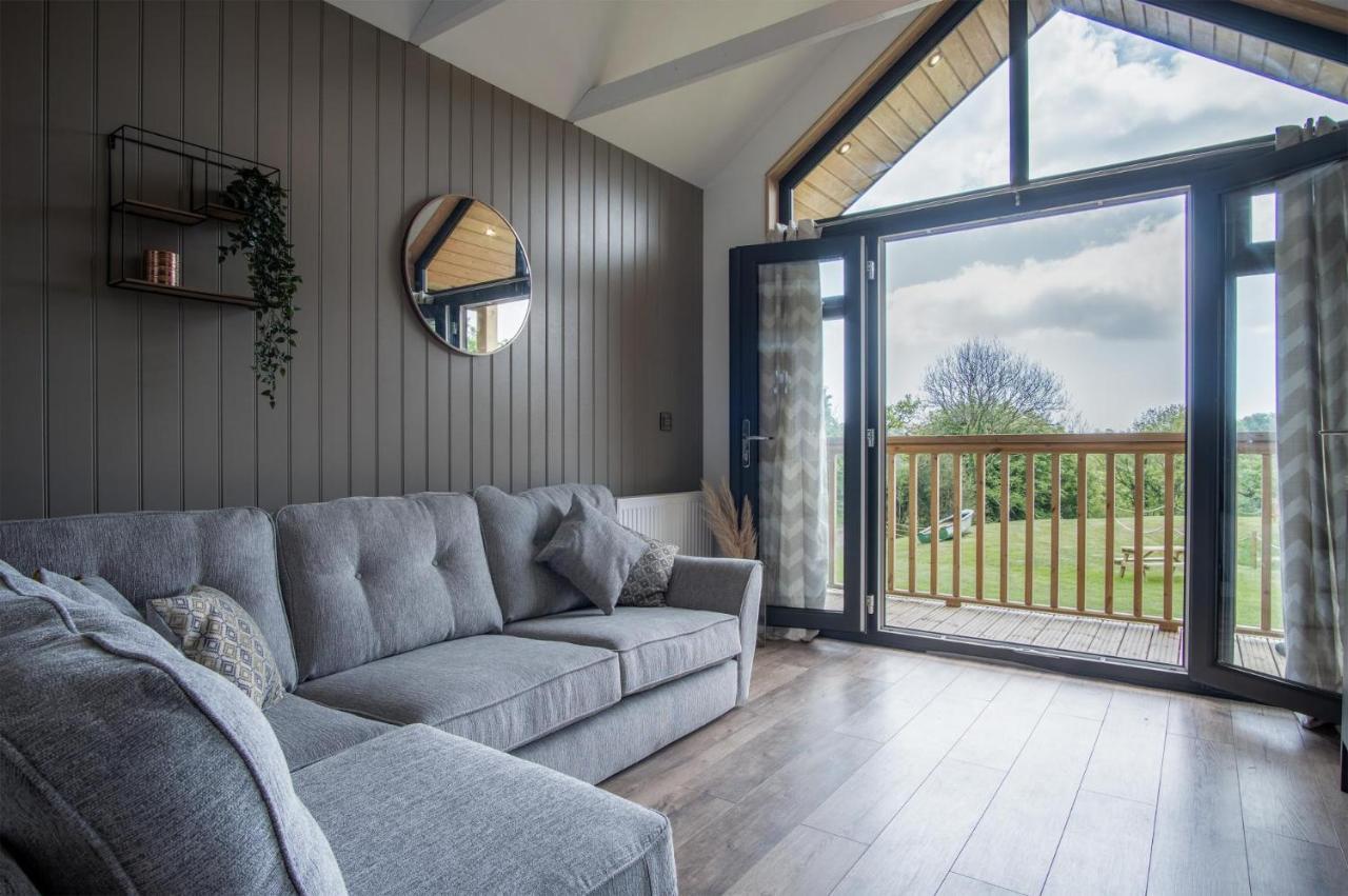 Cabin In The Woods - 1 Bedroom Lodge - Kilgetty Stepaside  외부 사진