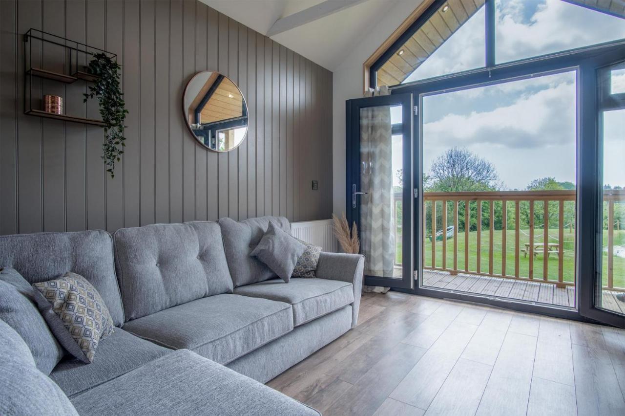 Cabin In The Woods - 1 Bedroom Lodge - Kilgetty Stepaside  외부 사진
