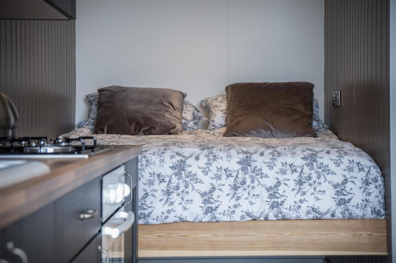 Cabin In The Woods - 1 Bedroom Lodge - Kilgetty Stepaside  외부 사진