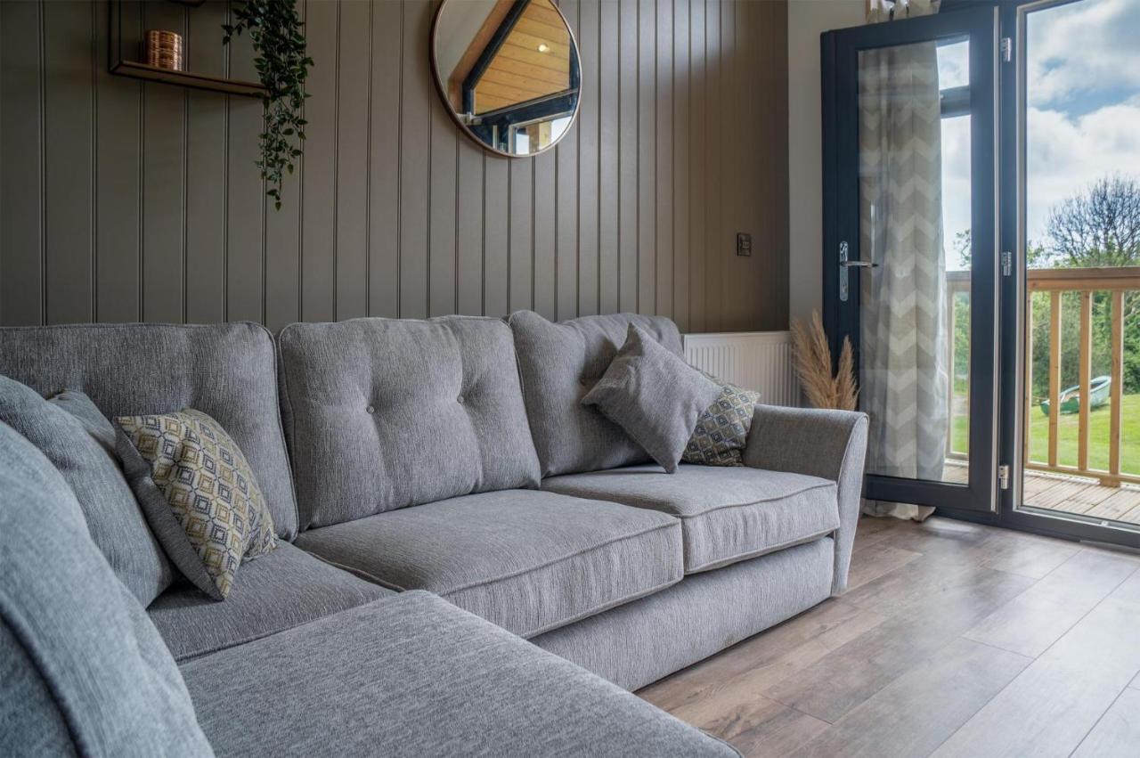 Cabin In The Woods - 1 Bedroom Lodge - Kilgetty Stepaside  외부 사진